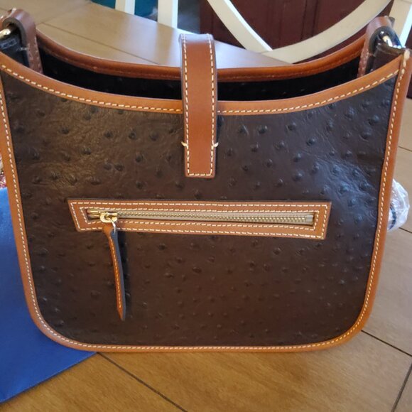 Brand New Dooney&Bourke Messenger Crossbody in Brown Tmoro Ostrich Print - Picture 5 of 9